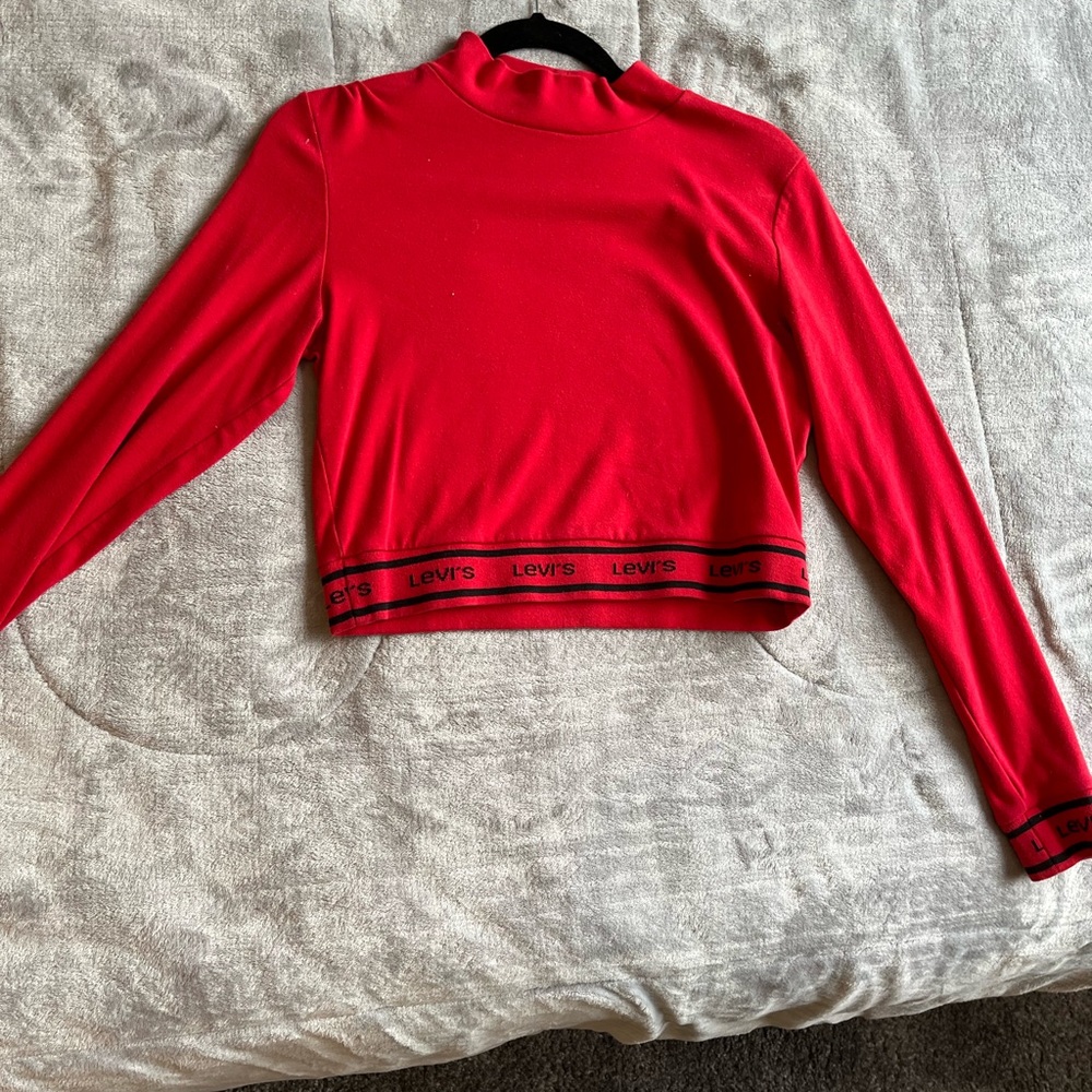 Levi’s long sleeve half crop